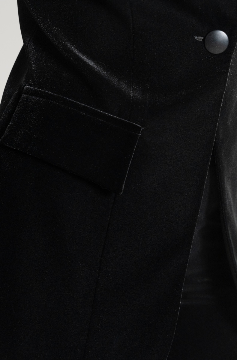 Velvet tuxedo with satin lapels, black