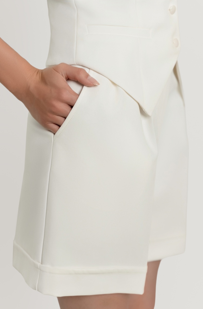 High-waisted shorts with pleats,  milk white