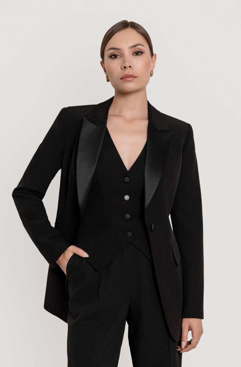 Tuxedo with satin lapels, black
