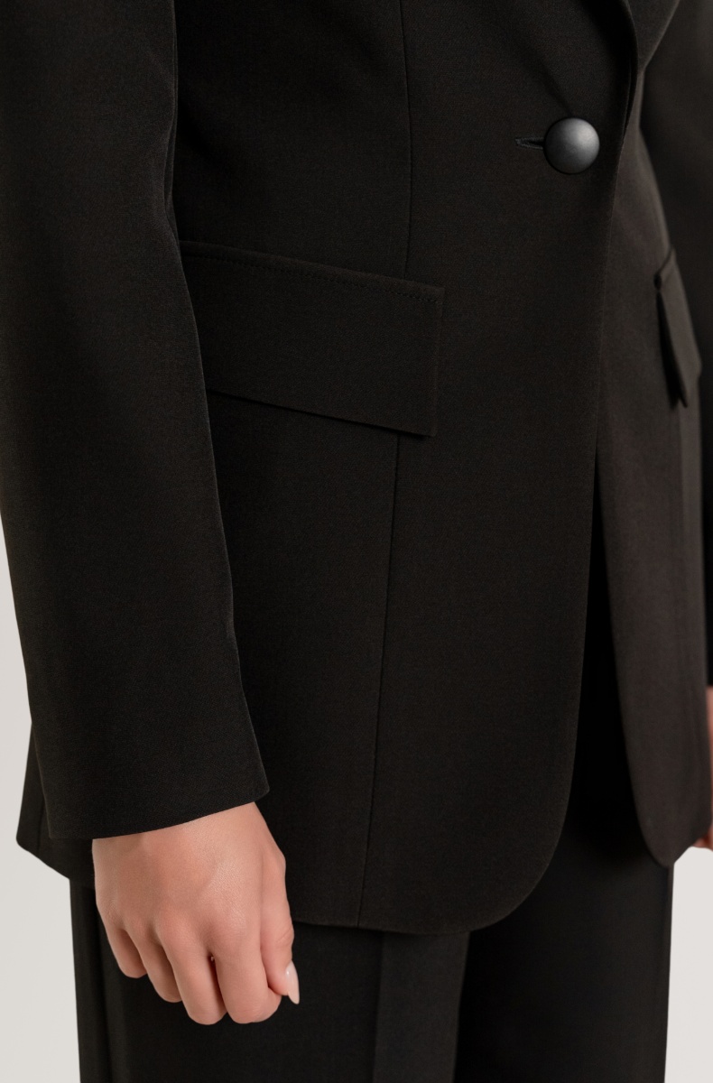 Tuxedo with satin lapels, black