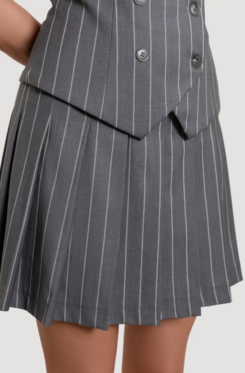 Pleated skirt, light grey pinstripe